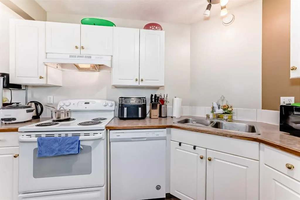 25 Lakeview Close