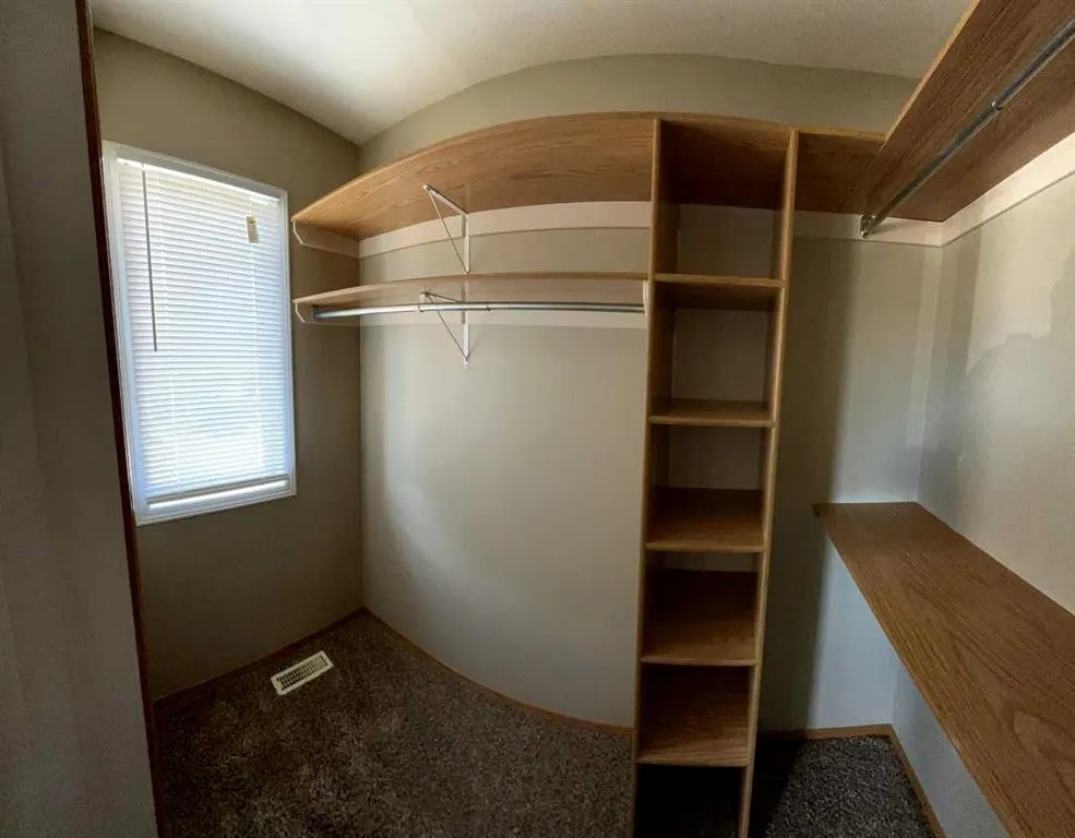 25 Lakeview Close