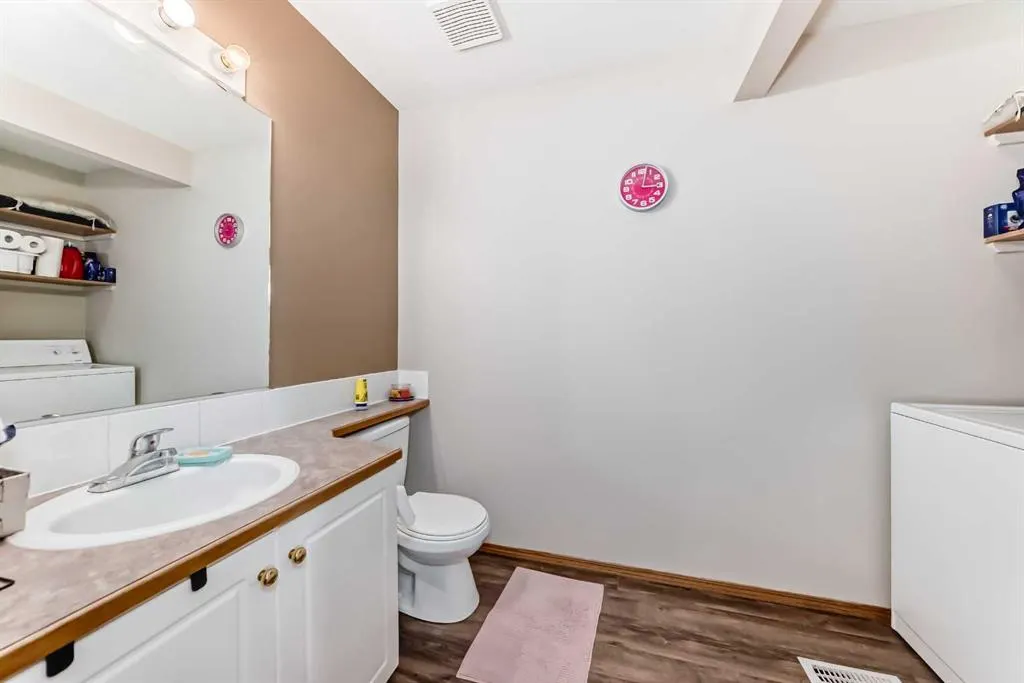 25 Lakeview Close
