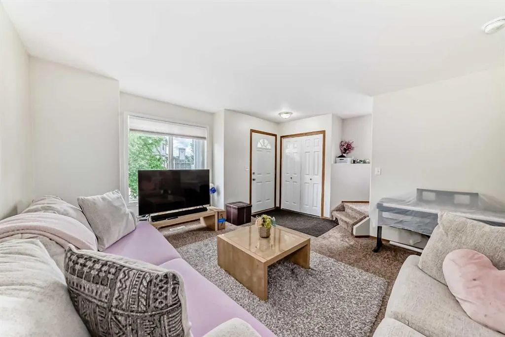 25 Lakeview Close
