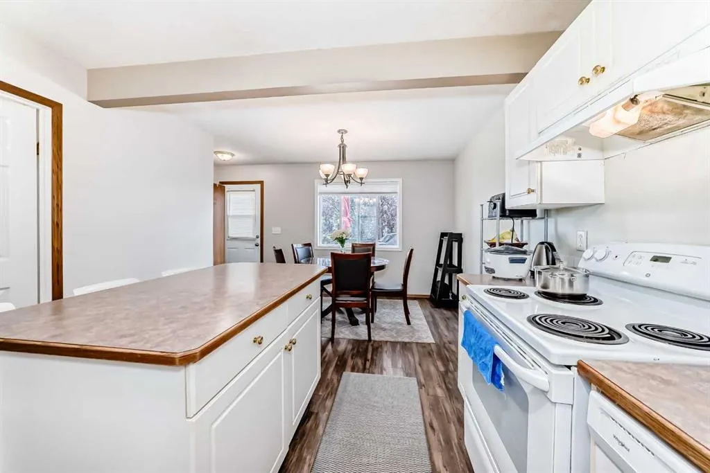 25 Lakeview Close