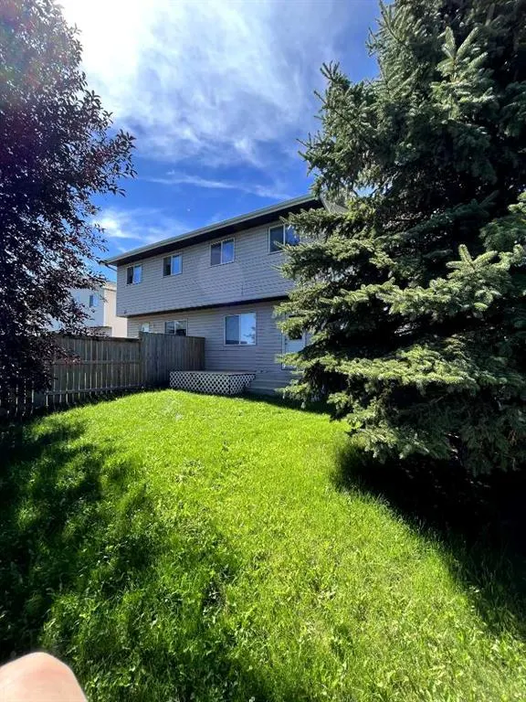 25 Lakeview Close