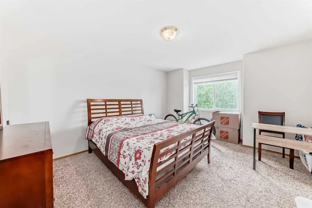 25 Lakeview Close