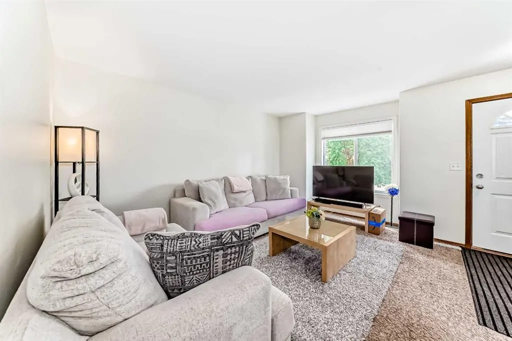 25 Lakeview Close