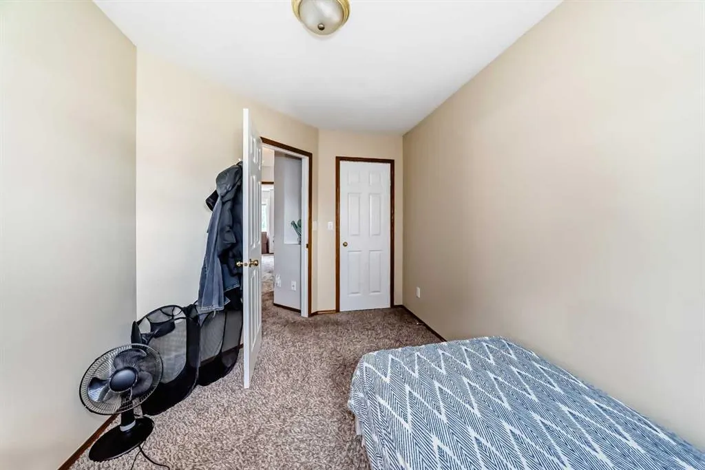 25 Lakeview Close