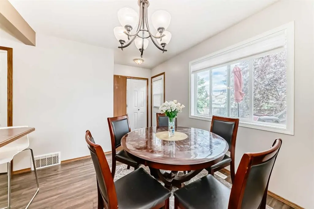 25 Lakeview Close