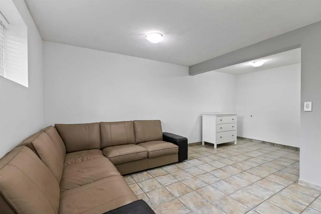 48 Shawcliffe Place SW