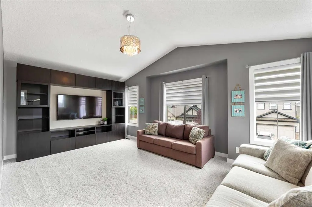 112 Kingsbridge Way
