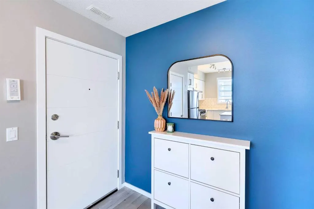 110 Redstone NE, #202