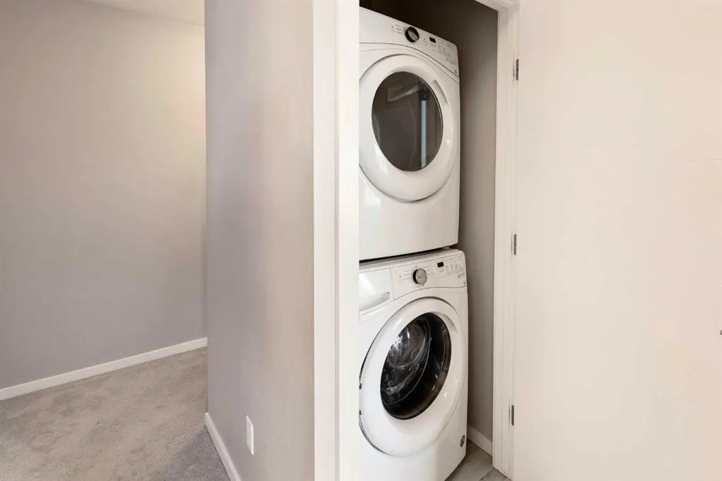 110 Redstone NE, #202
