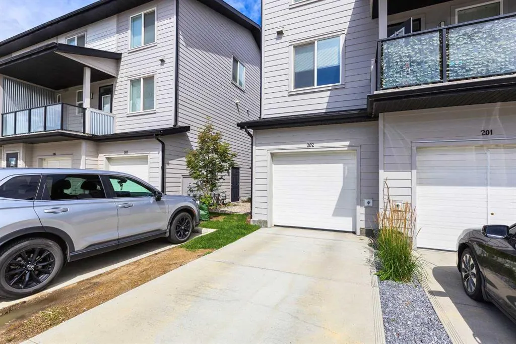 110 Redstone NE, #202