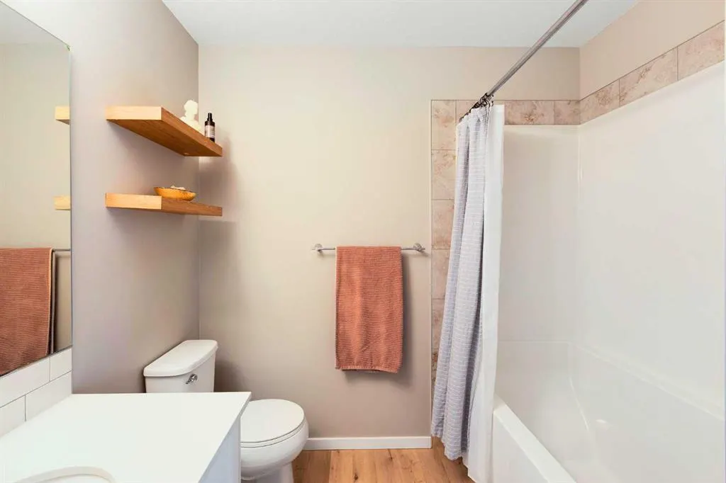 110 Redstone NE, #202