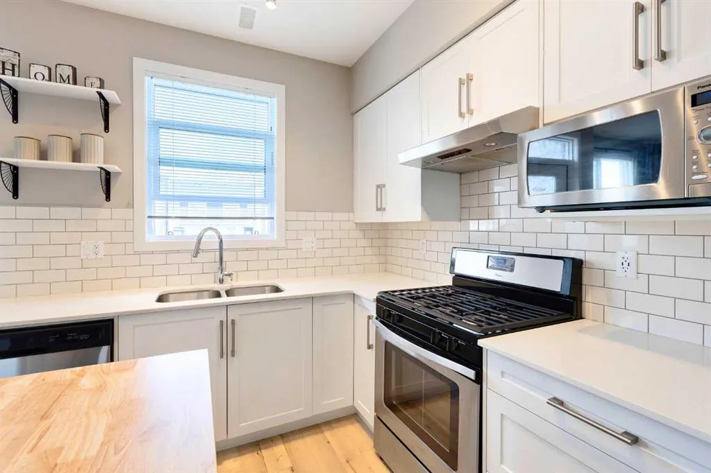 110 Redstone NE, #202