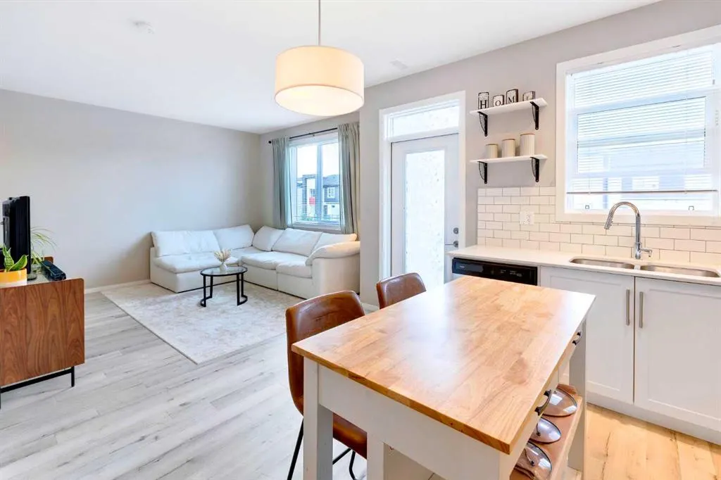110 Redstone NE, #202