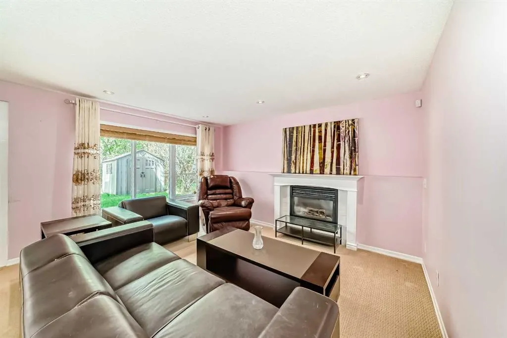 327 Discovery Place SW