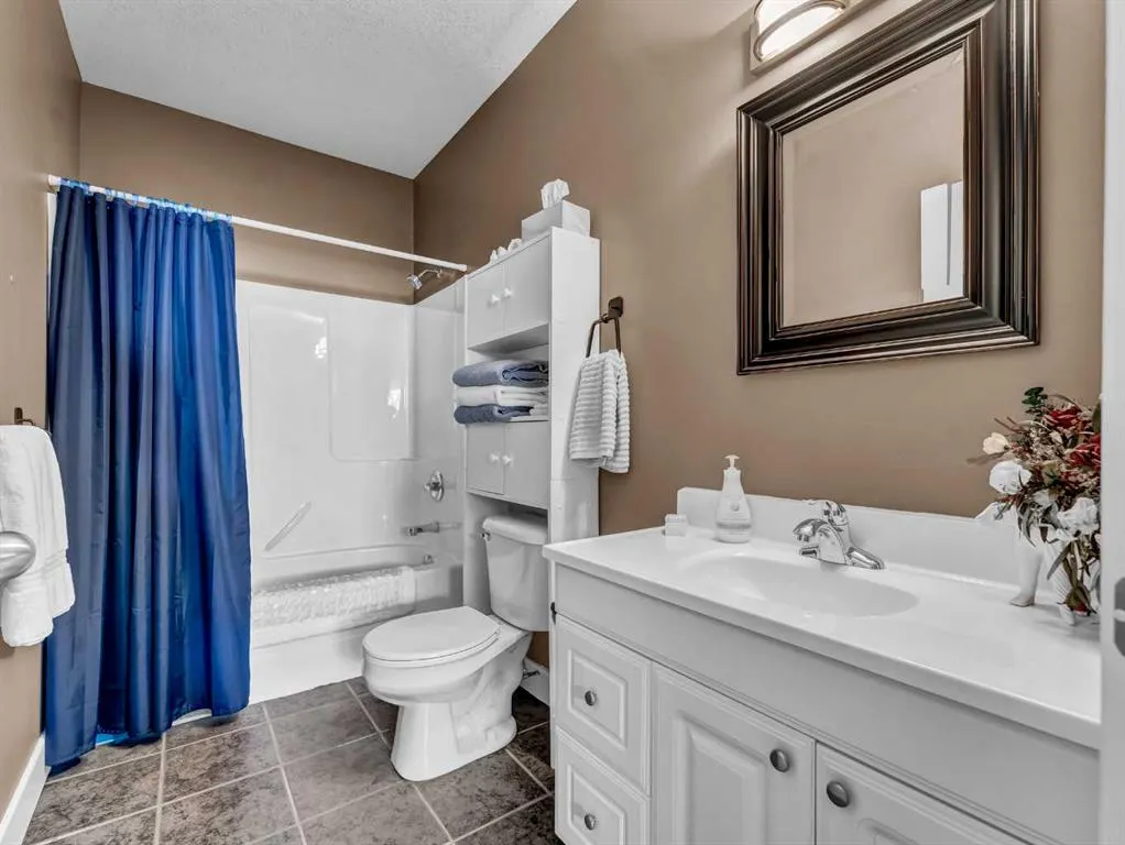 12 Cottonwood Bay SW