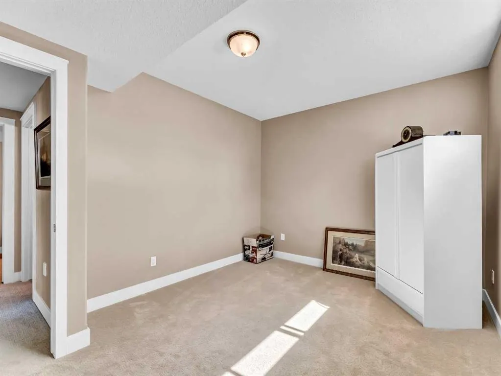 12 Cottonwood Bay SW