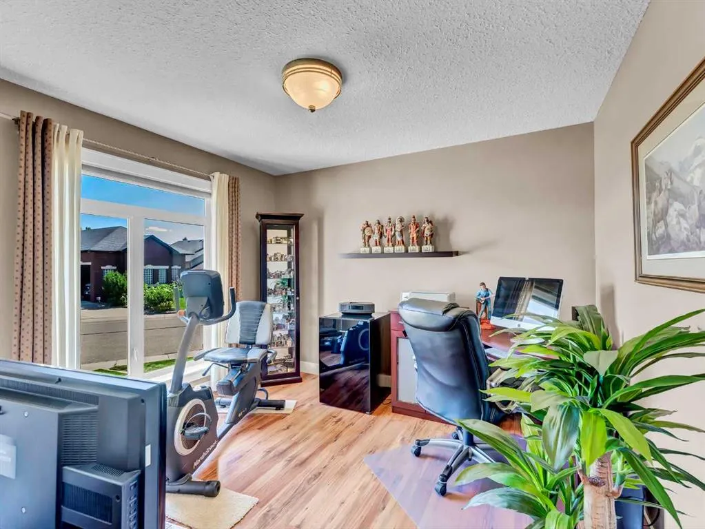 12 Cottonwood Bay SW