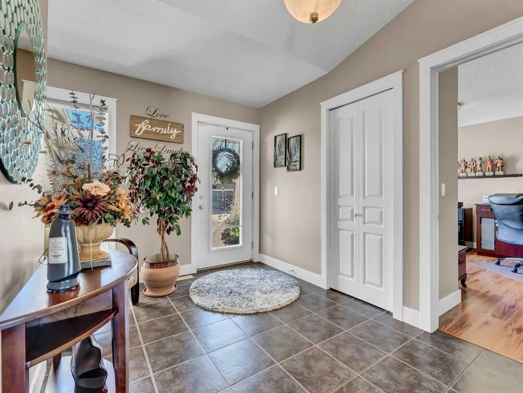 12 Cottonwood Bay SW