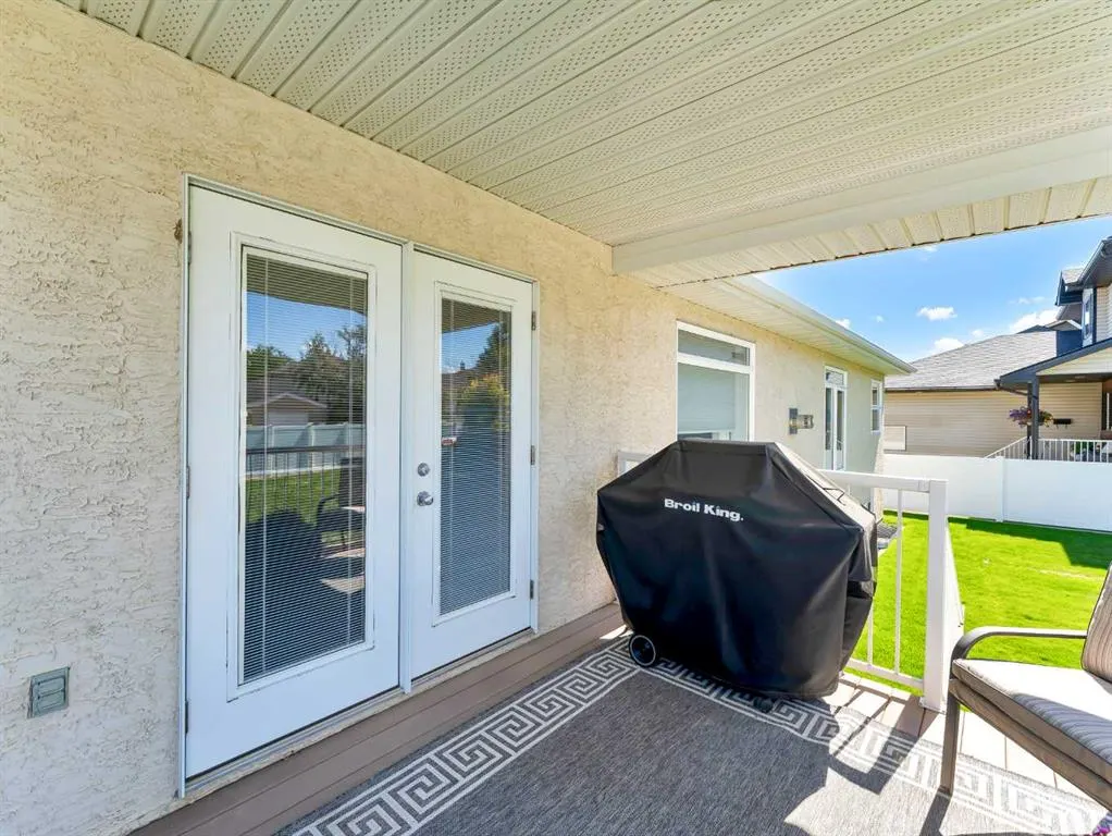 12 Cottonwood Bay SW
