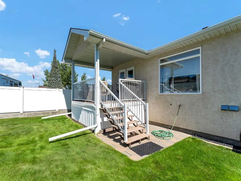 12 Cottonwood Bay SW