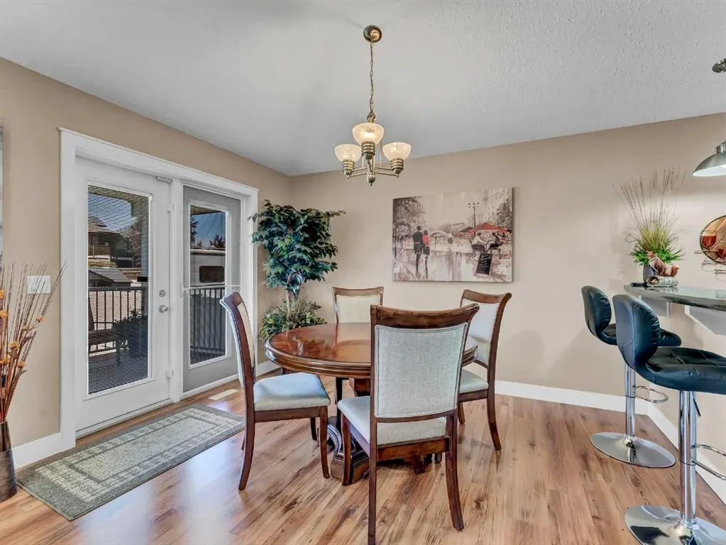 12 Cottonwood Bay SW