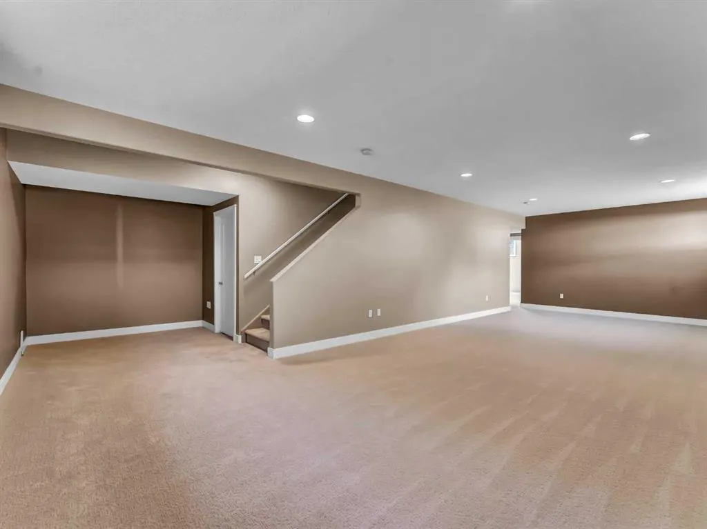 12 Cottonwood Bay SW