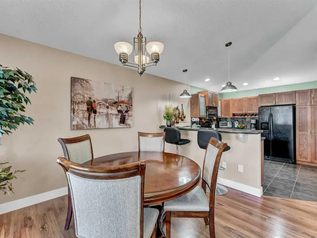 12 Cottonwood Bay SW