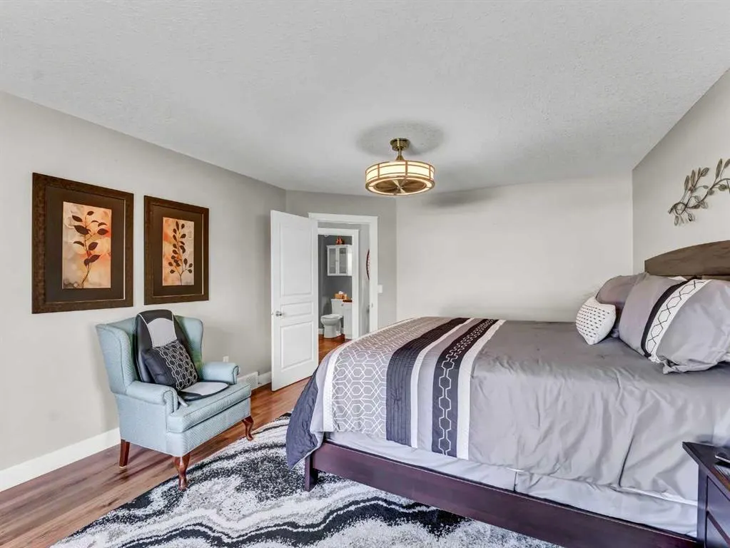 12 Cottonwood Bay SW