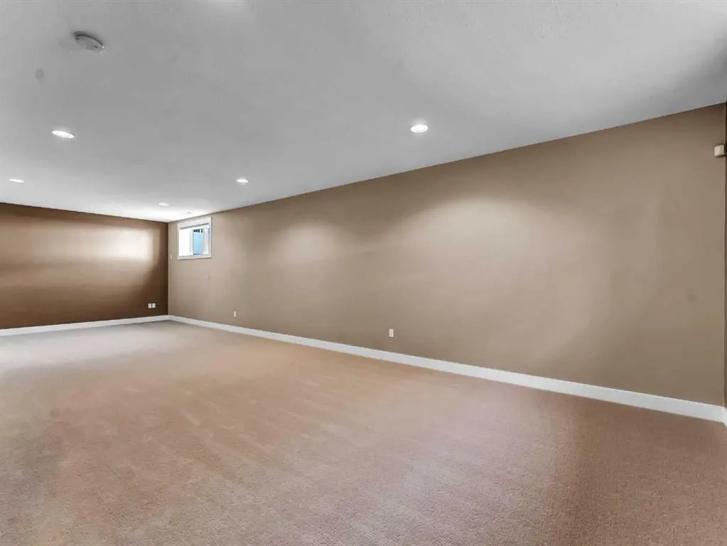 12 Cottonwood Bay SW