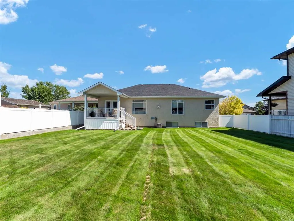 12 Cottonwood Bay SW