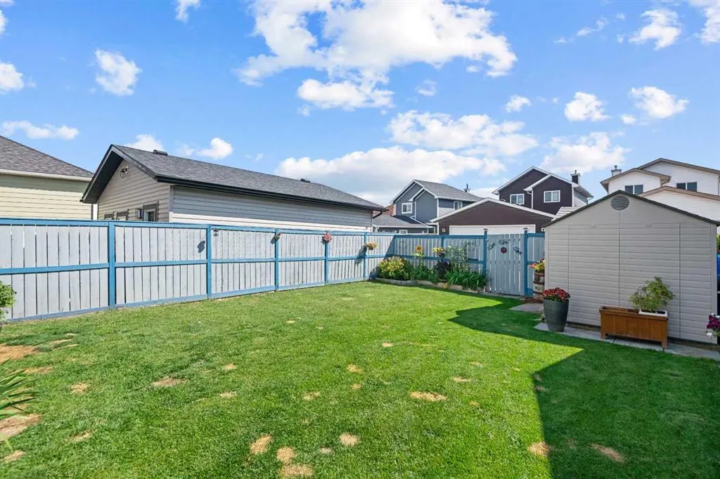 54 Saddlemead Way NE