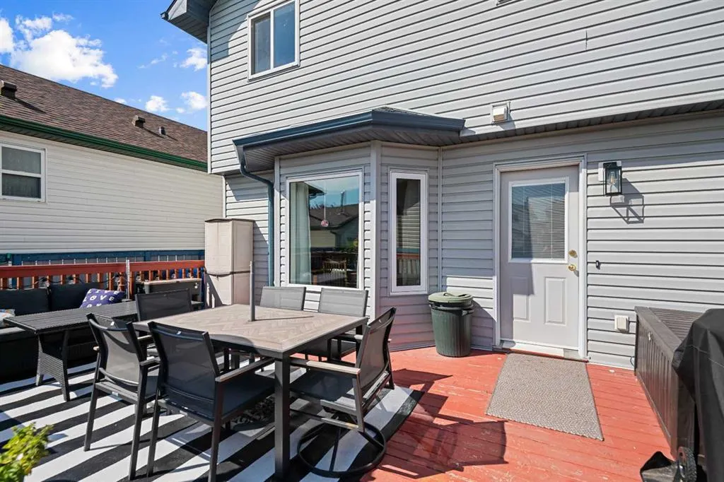 54 Saddlemead Way NE