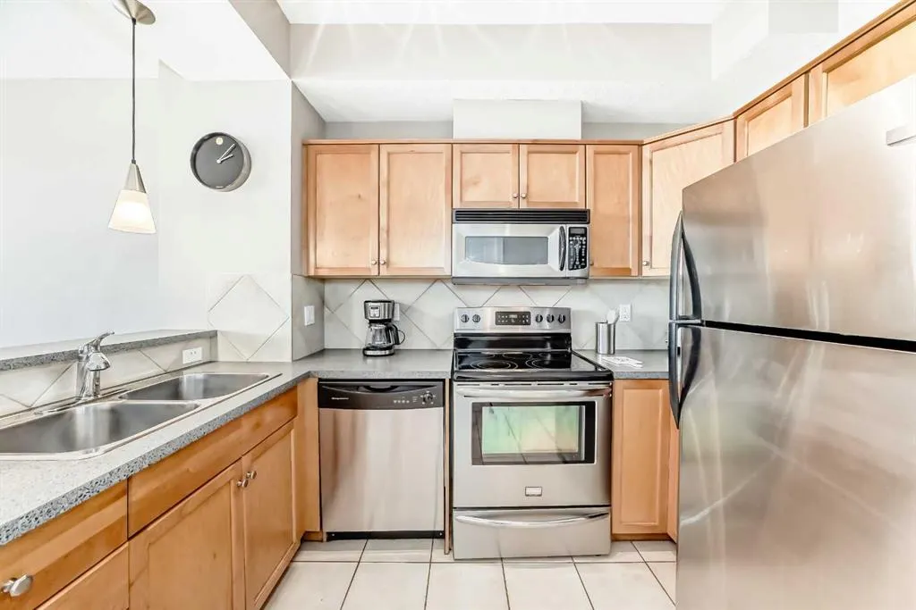 169 Rockyledge View NW, #20