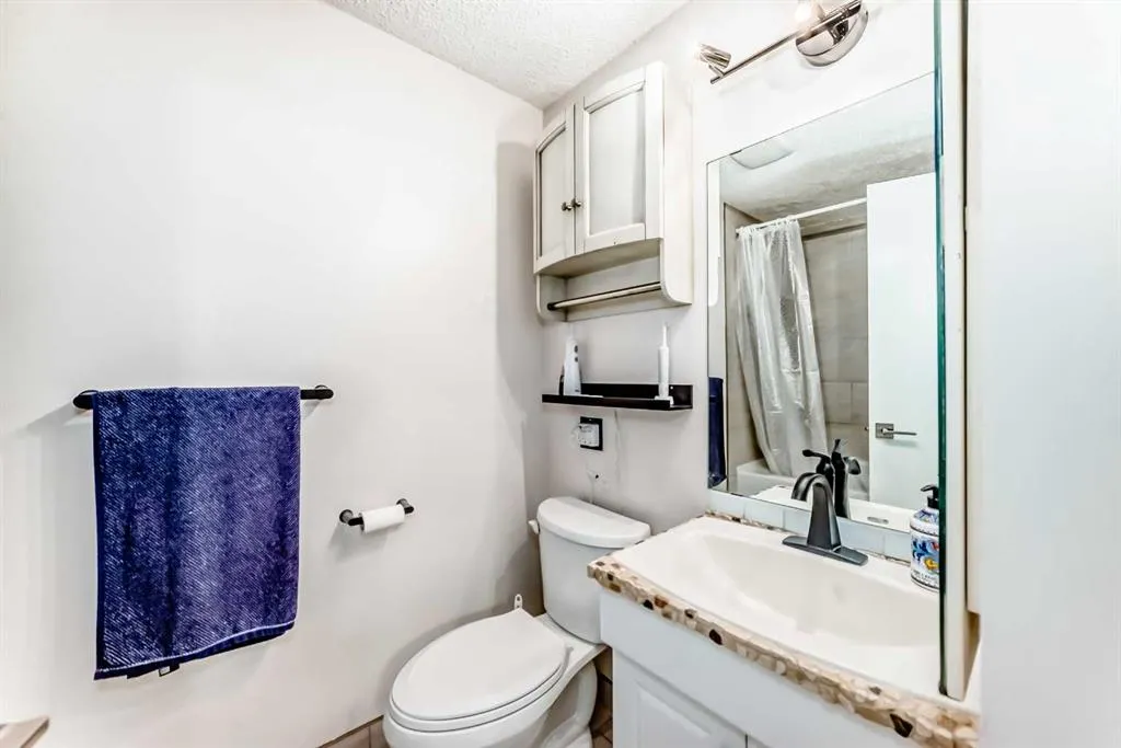549 Queenston Gardens SE