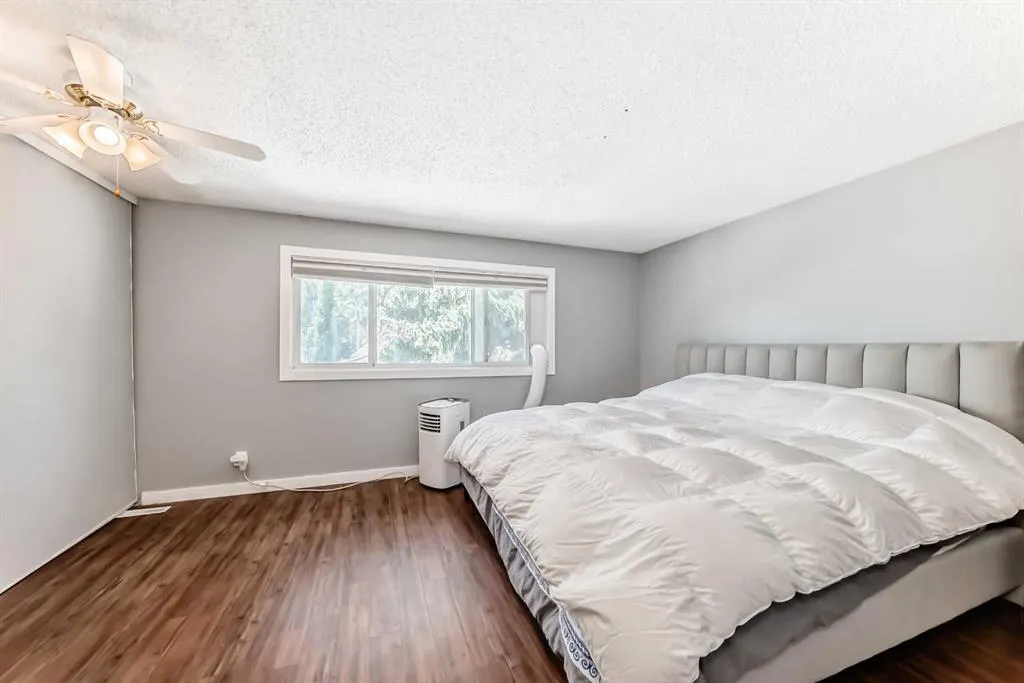 549 Queenston Gardens SE