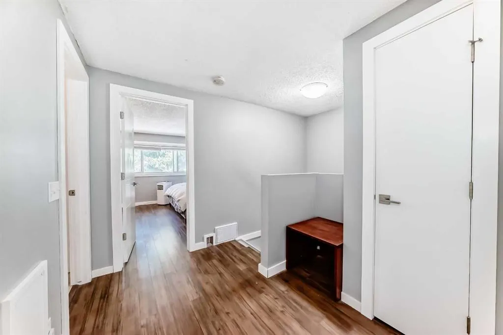 549 Queenston Gardens SE