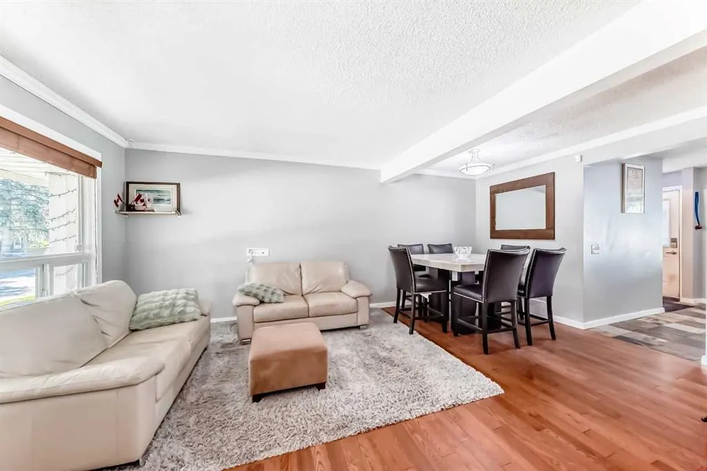549 Queenston Gardens SE