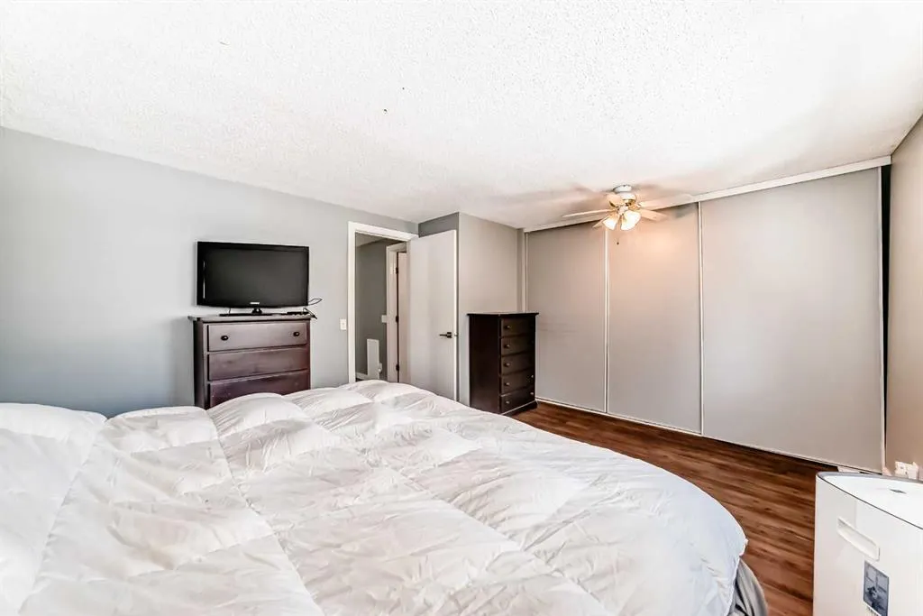 549 Queenston Gardens SE