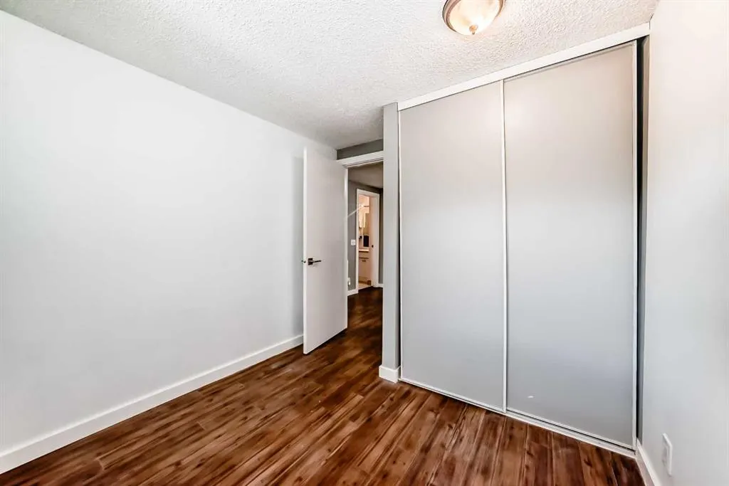 549 Queenston Gardens SE