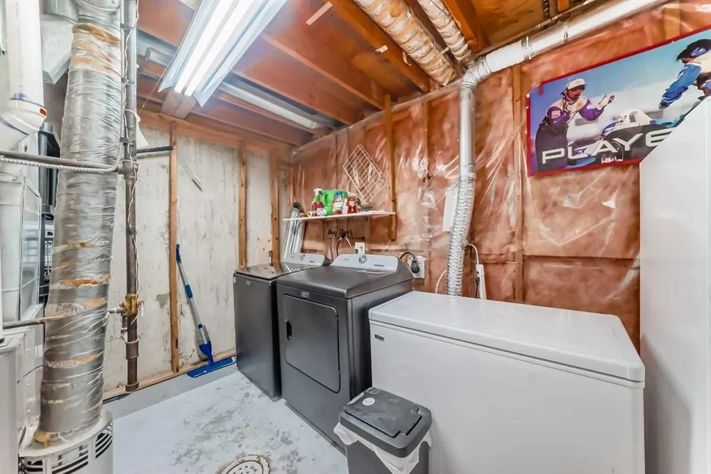 549 Queenston Gardens SE