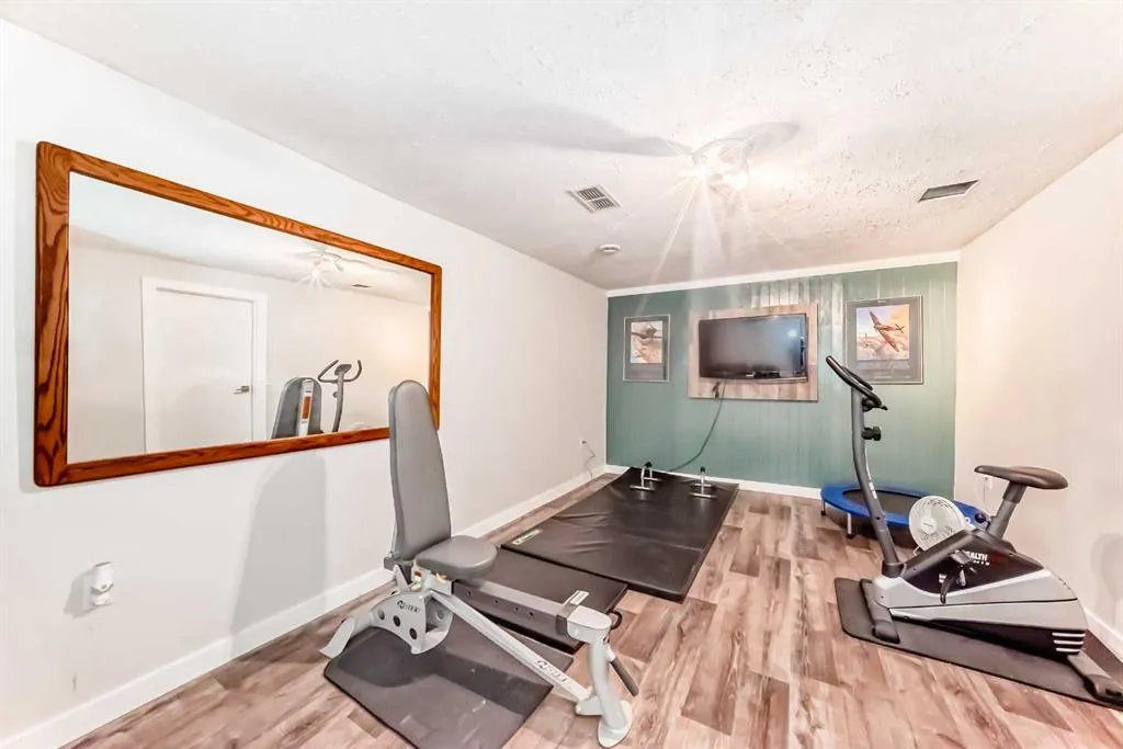 549 Queenston Gardens SE