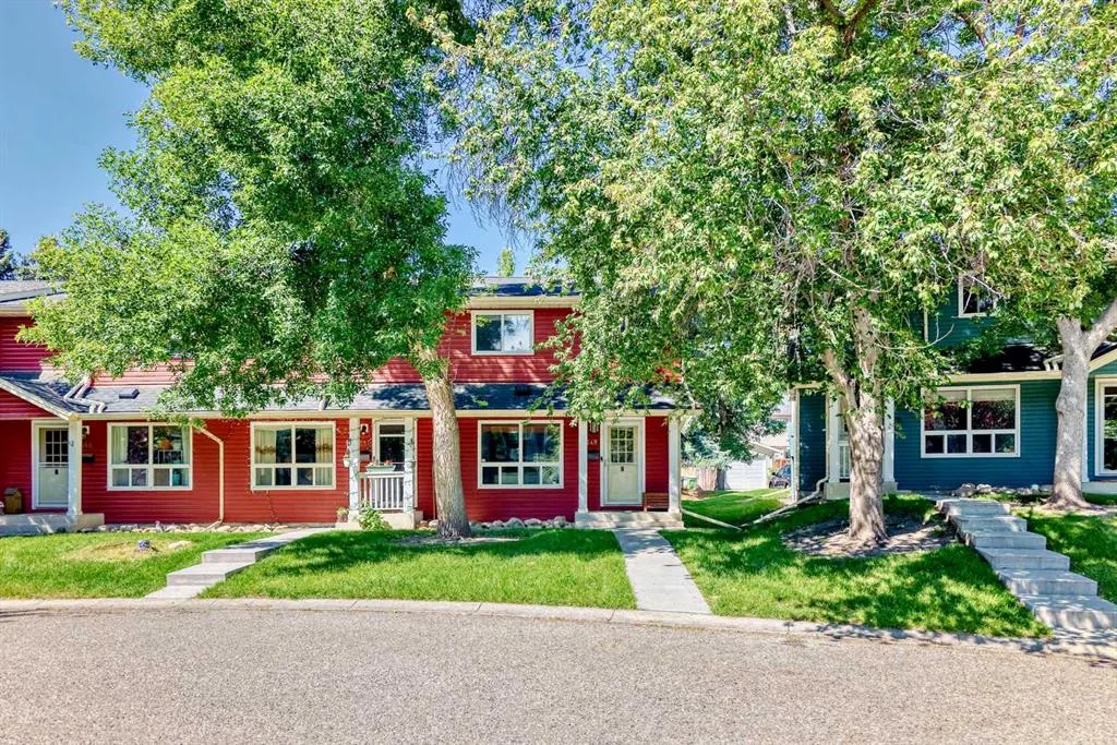 549 Queenston Gardens SE