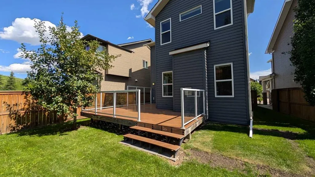 9 Cougar Ridge Rise SW