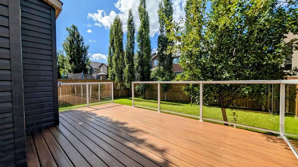 9 Cougar Ridge Rise SW