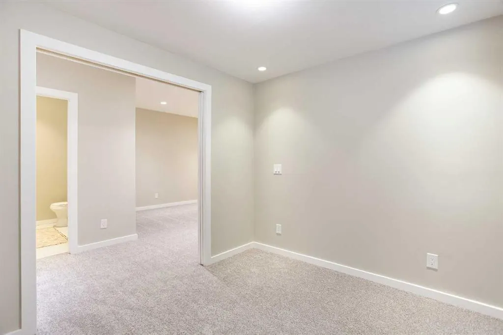 9 Cougar Ridge Rise SW