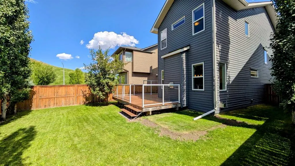 9 Cougar Ridge Rise SW
