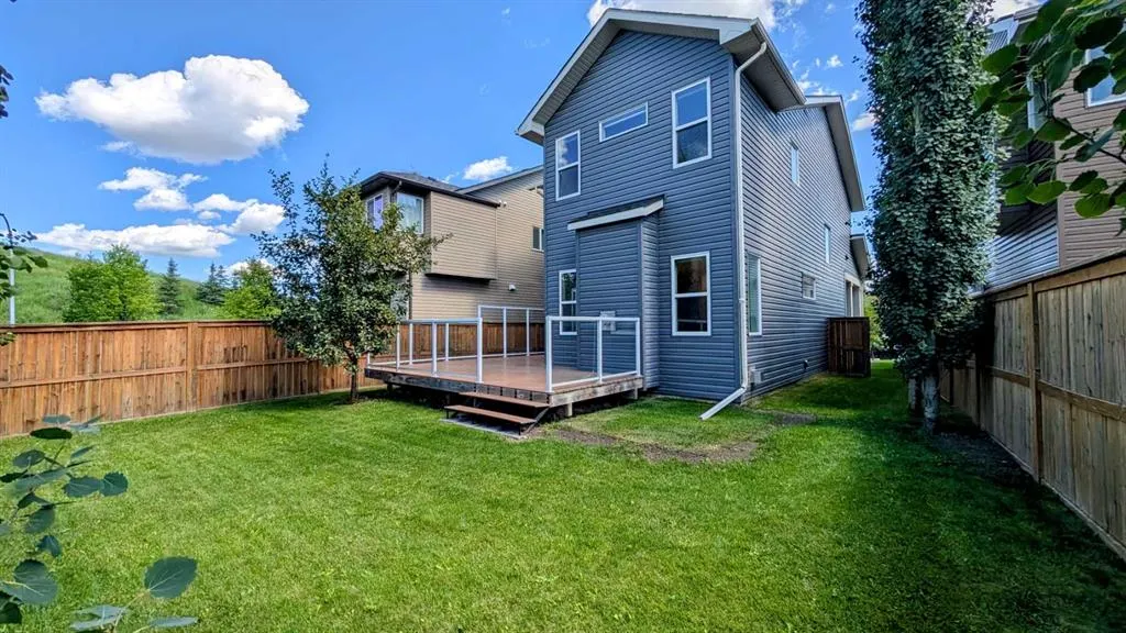 9 Cougar Ridge Rise SW