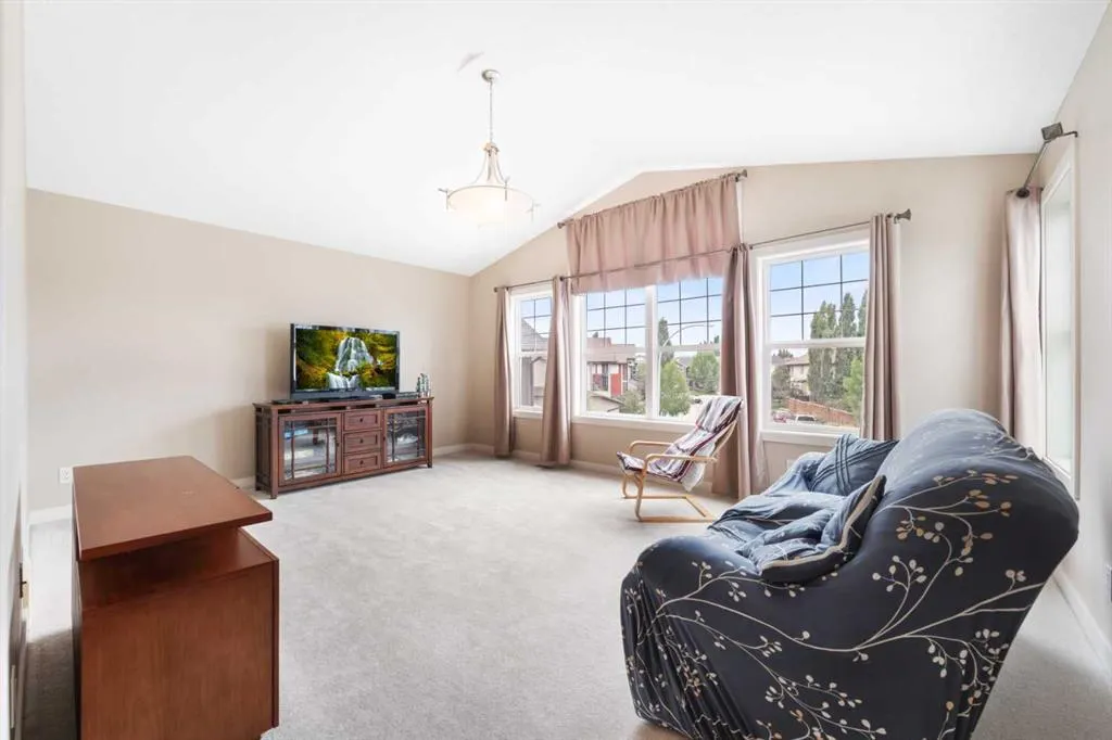 155 Autumn Close SE