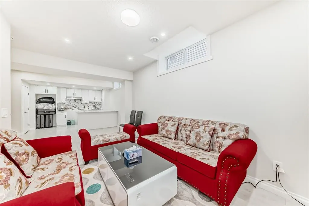 120 Red Sky Gardens NE